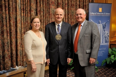 Professor Jonathan J. L. Higdon is the inaugural recipient of the Dennis and Cathy Houston Professorship in Chemical and Biomolecular Engineering. Pictured with Hidgon are Dennis and Cathy Houston, the donors of the gift.