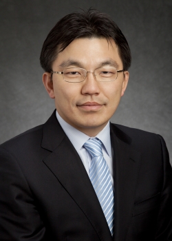 Hyunjoon Kong, associate professor in the Department of Chemical and Biomolecular Engineering at the University of Illinois