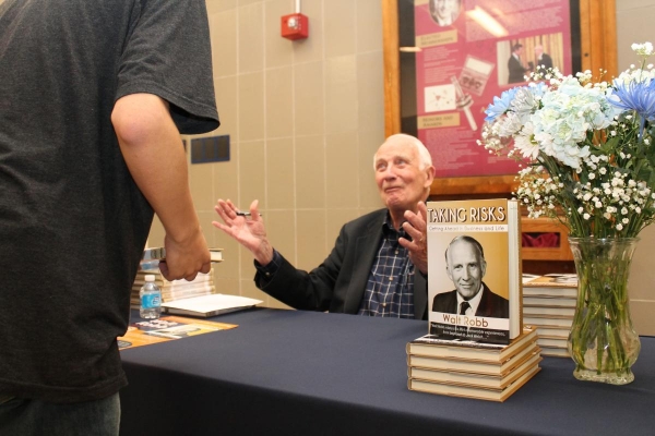 Walt Robb greets students at the book signing in Roger Adams Lab