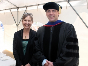 Convocation speaker Kit Gordon (BS '83) and Department Head Paul Kenis