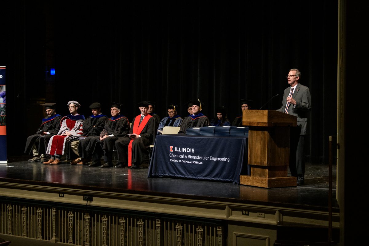 Alumnus Dan Hanus, BS &#8217;86, addresses graduates. Photo: Della Perrone, for the University of Illinois