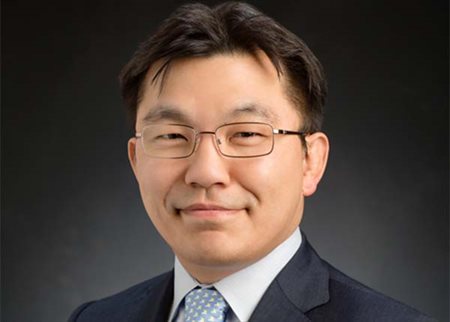 Professor Joon Kong is among several Illinois faculty members who will play a significant role in&nbsp;Biohub Chicago.&nbsp;