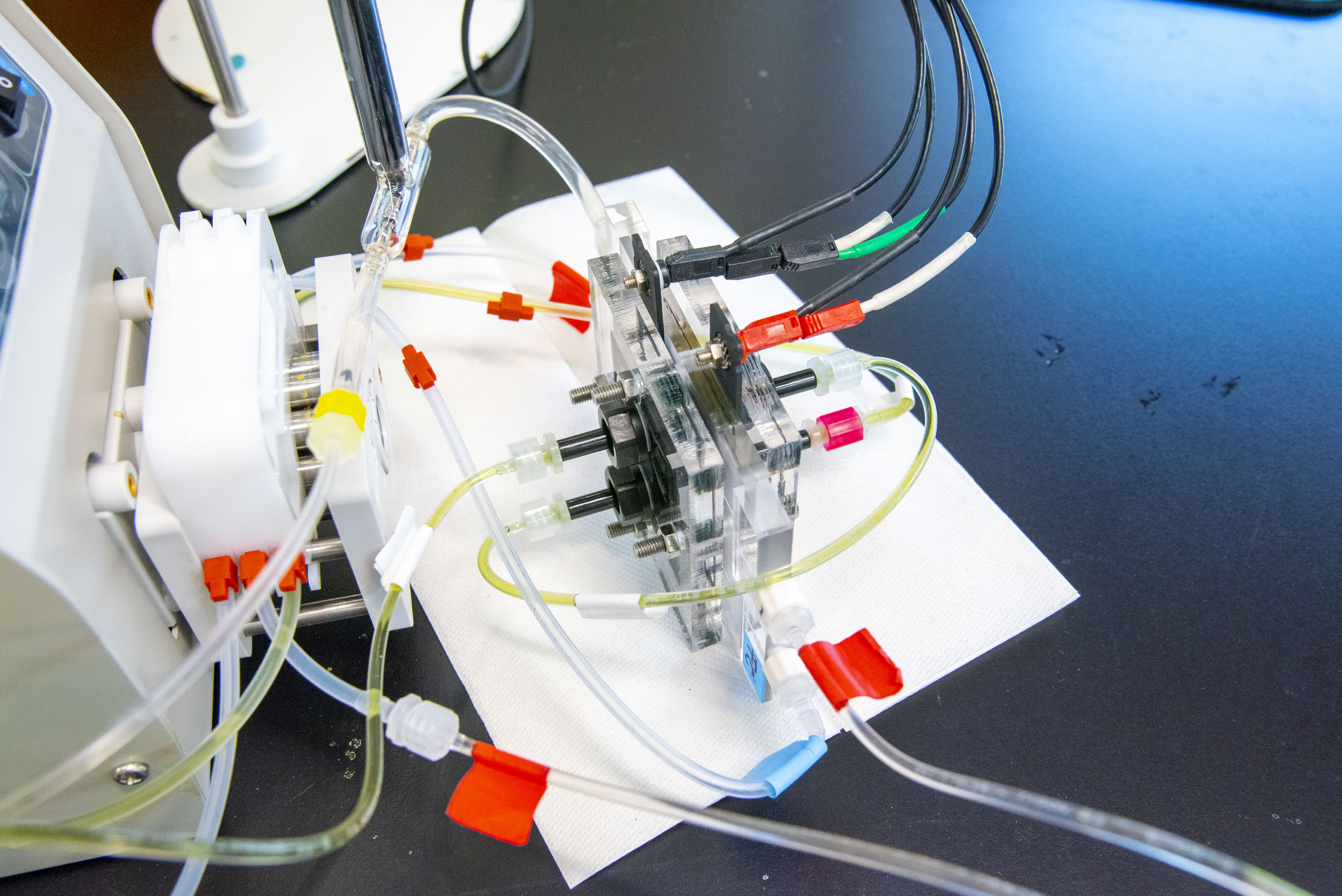 The device created by the researchers to complete their redox-inspired electrodialysis method for water purification.&amp;nbsp;