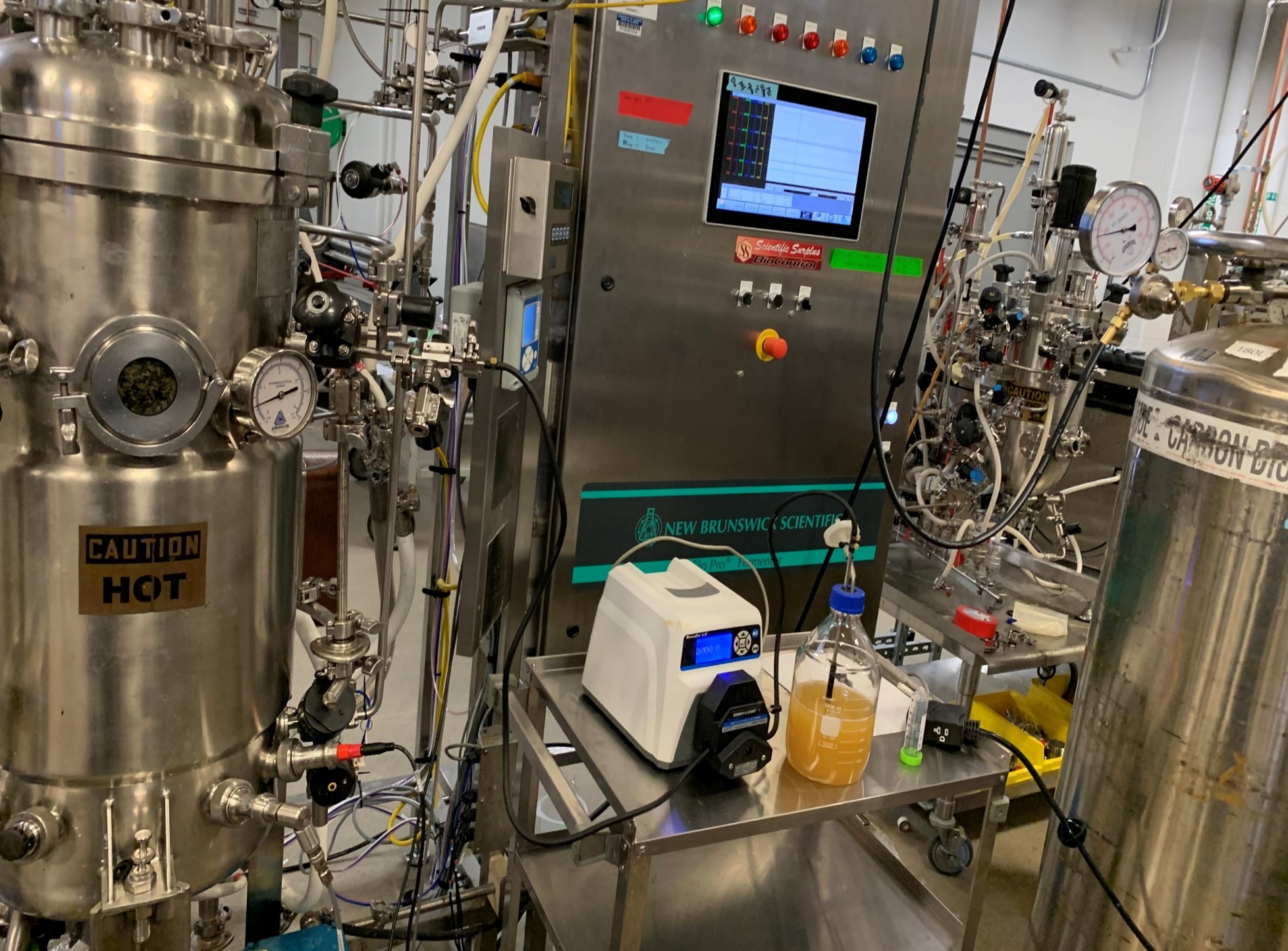 The fermentation bioreactor and the CO&amp;lt;sub&amp;gt;2&amp;lt;/sub&amp;gt;&amp;amp;nbsp;tank that pumps carbon dioxide into the fermentation broth. Credit: IBRL